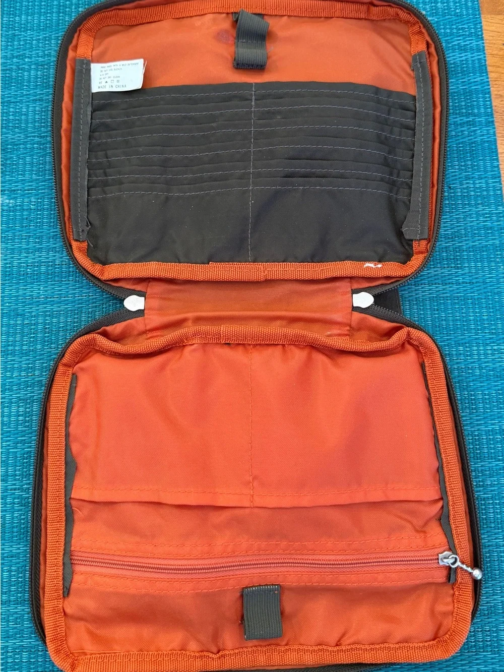 Baggallini Men's Charcoal Grey Crossbody Bag